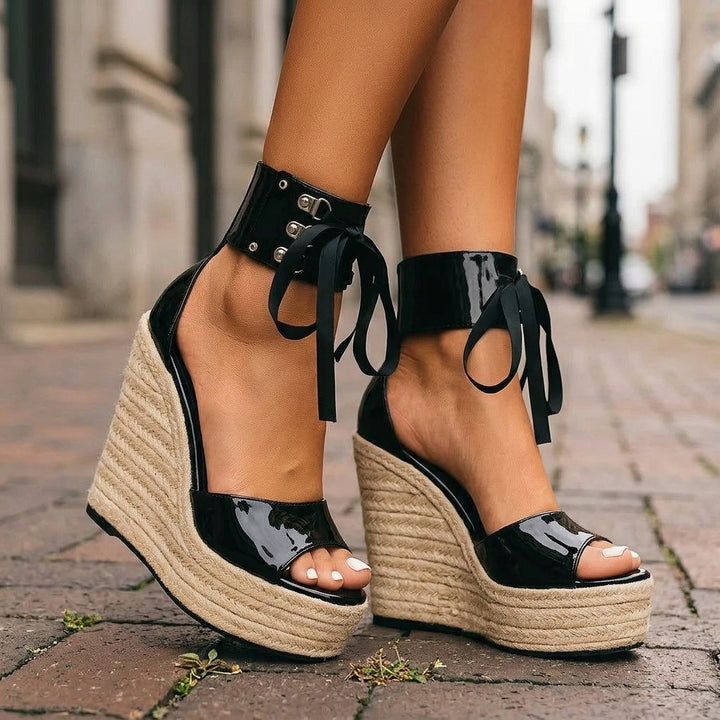 MAYA MONROE PLATFORMS