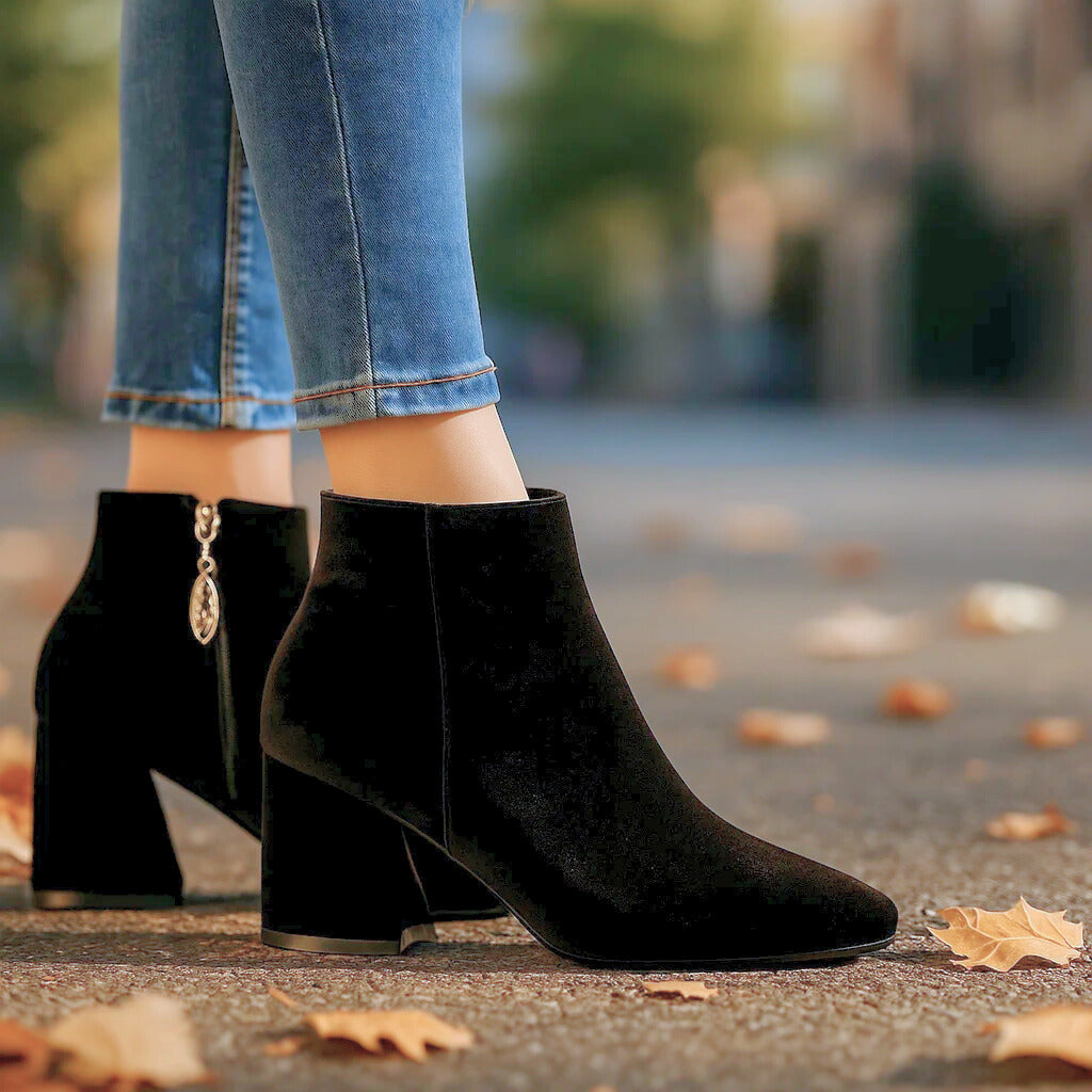 VALENTINA VELVET BOOTS - classic black