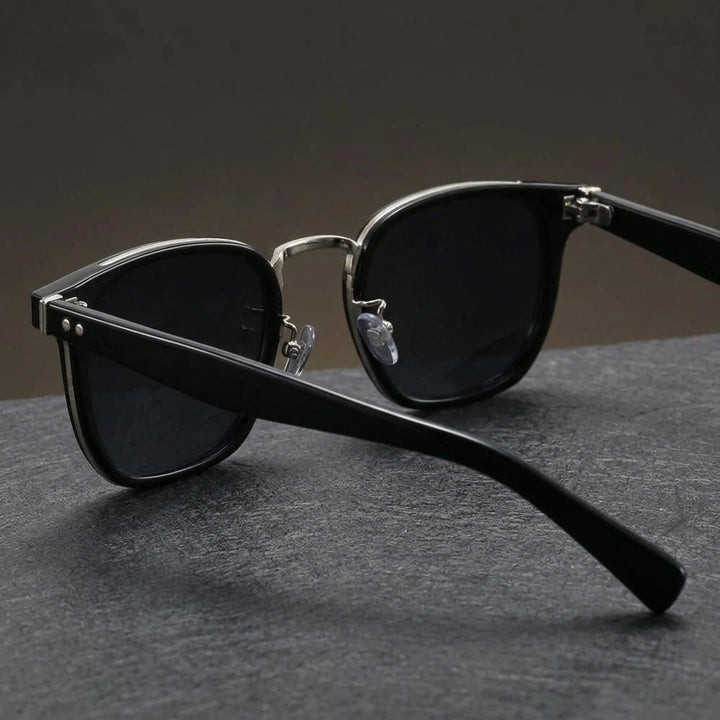 SIENNA BAY SUNNIES - polished black