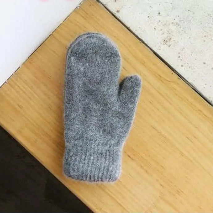 Eterna Winter Gloves by Tom Claren