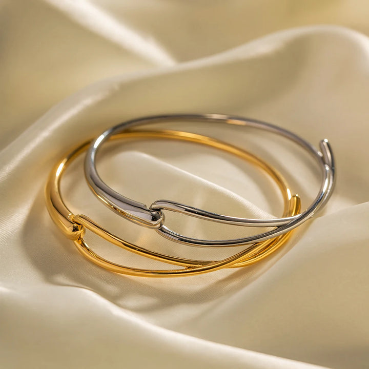 Chic Bracelet by Tom Claren